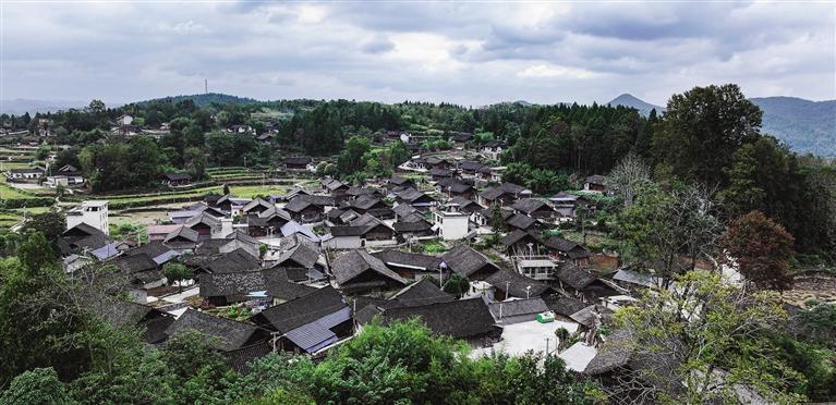 保靖县大白岩村寻幽访古