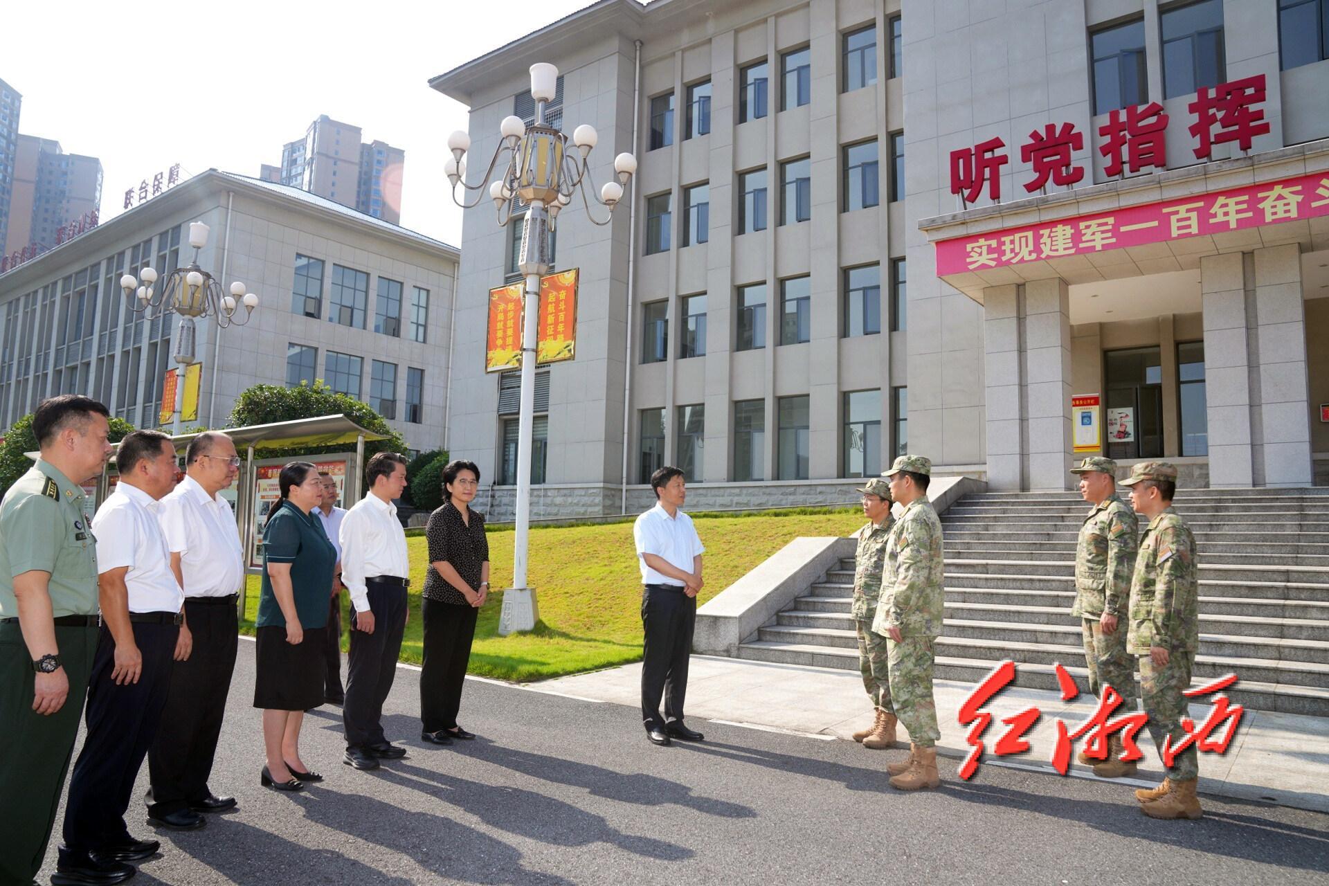刘涛陈华等湘西州领导开展“八一”走访慰问