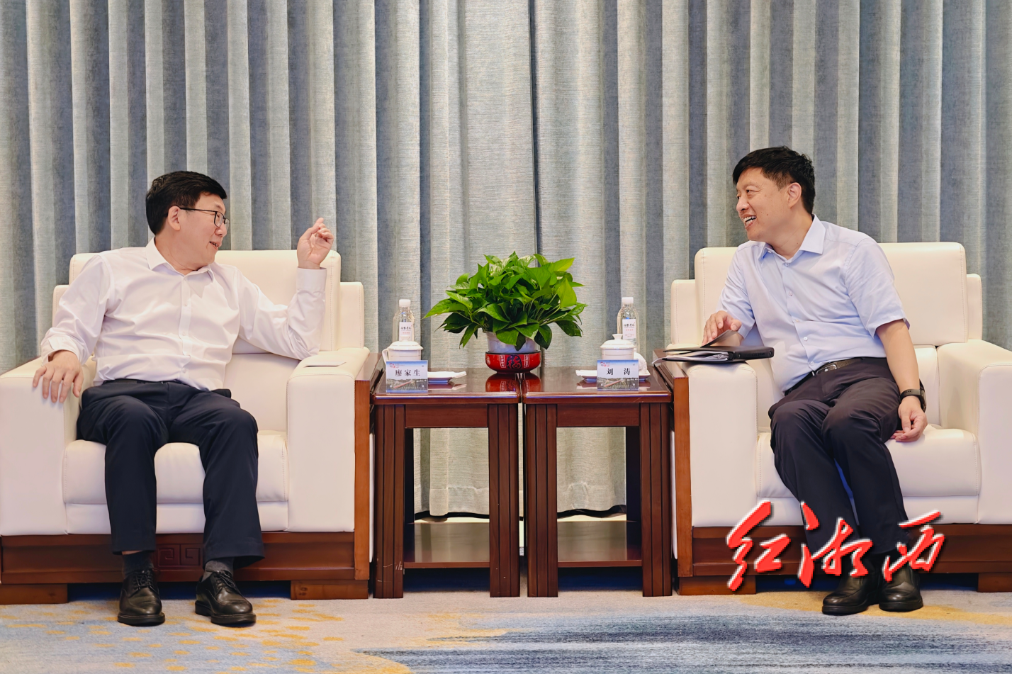 刘涛与廖家生一行座谈