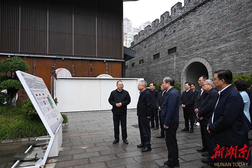 沈晓明调研张家界市经济社会发展情况