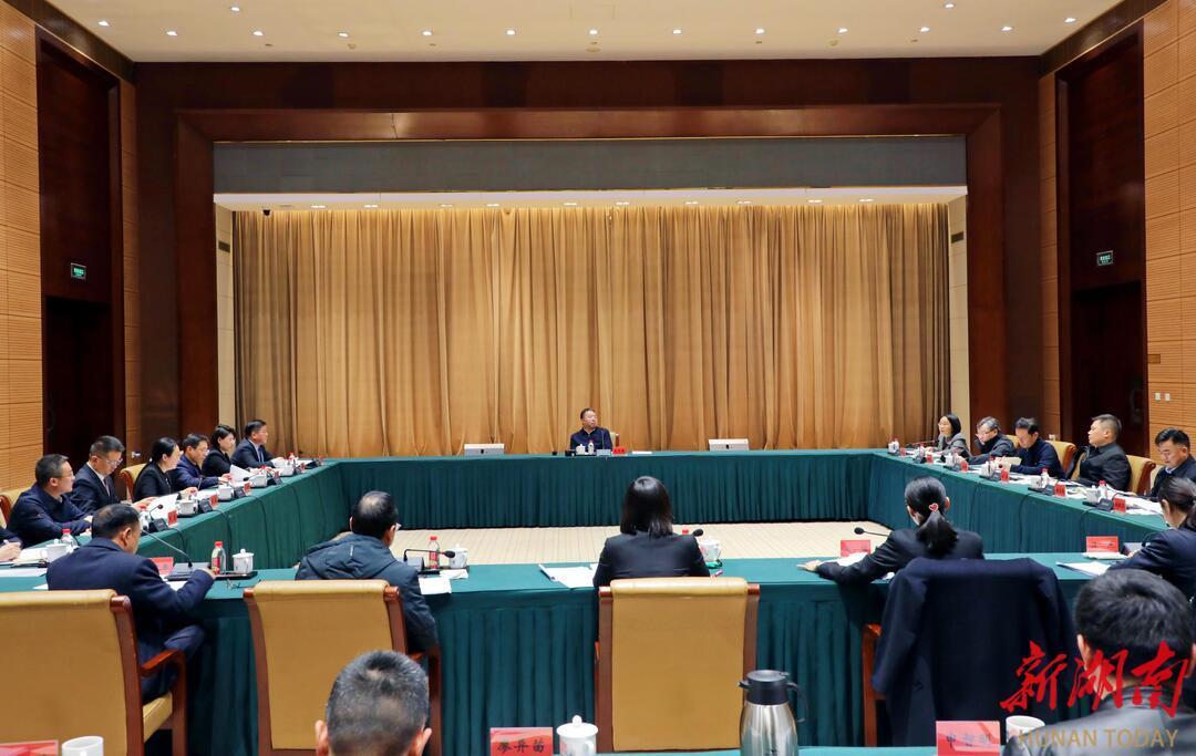 毛万春在湖南蓉园集团宣讲调研