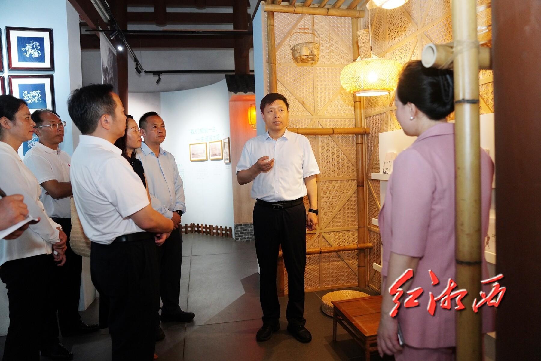 刘涛在凤凰县调研文旅工作时强调：盘活用好现有文旅资源 强化文化赋能彰显古城文化特色
