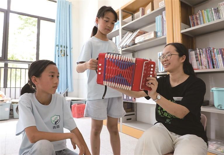 大学生暑期公益支教进乡村