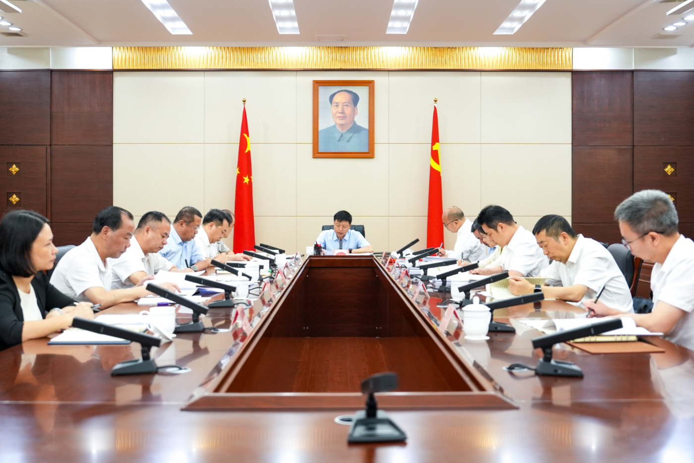 刘涛主持十三届湘西州委理论学习中心组第一次集体学习